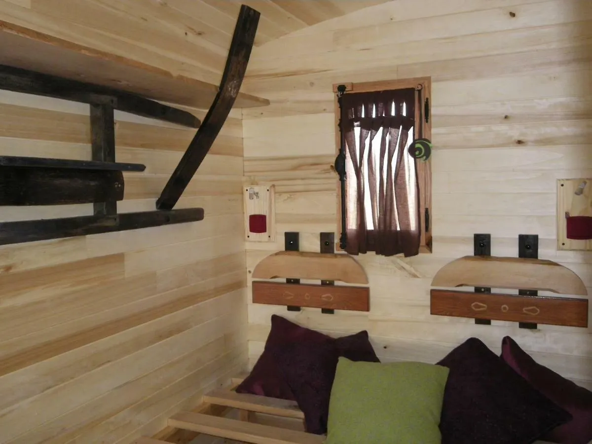 Les Roulottes De Cambonis Hotel Bourret