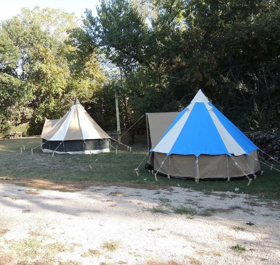Hôtel Les roulottes de Cambonis à Bourret Village de vacances