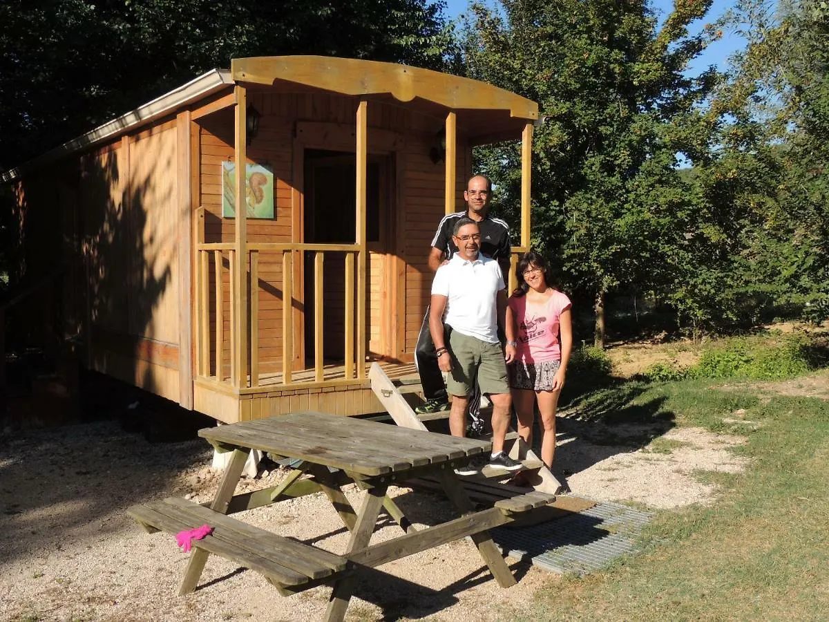 Hôtel Les roulottes de Cambonis à Bourret Village de vacances