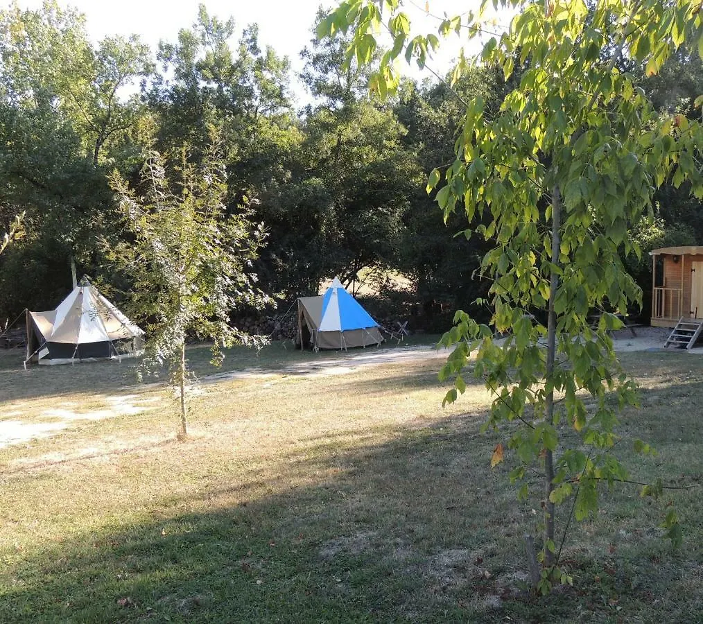 Village de vacances Hôtel Les roulottes de Cambonis à Bourret