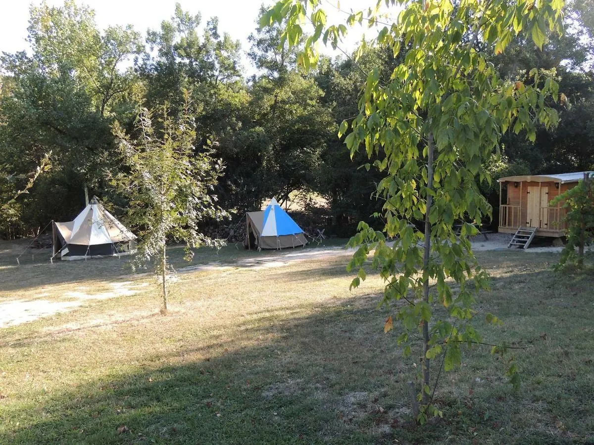 Hôtel Les roulottes de Cambonis à Bourret Village de vacances