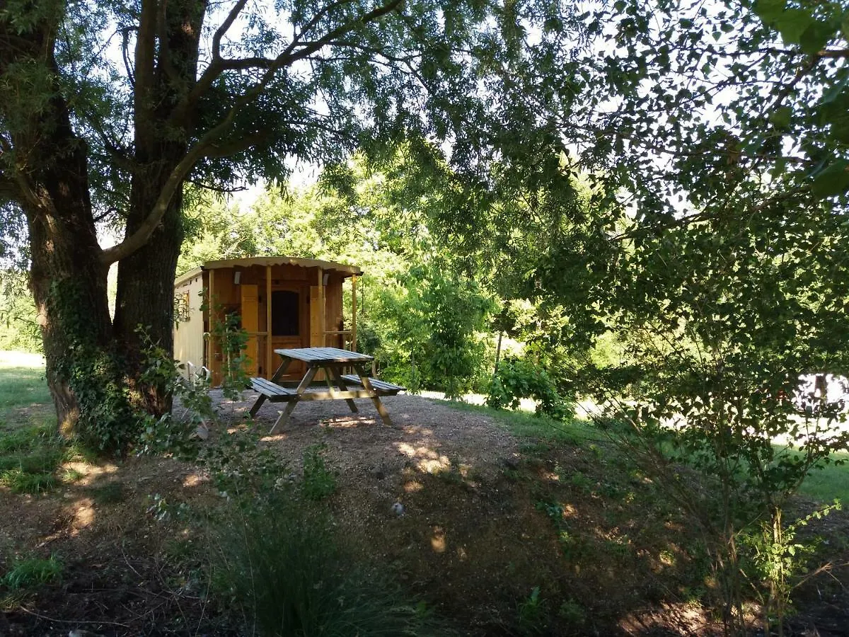 Parque de vacaciones Les Roulottes De Cambonis Hotel Bourret Francia